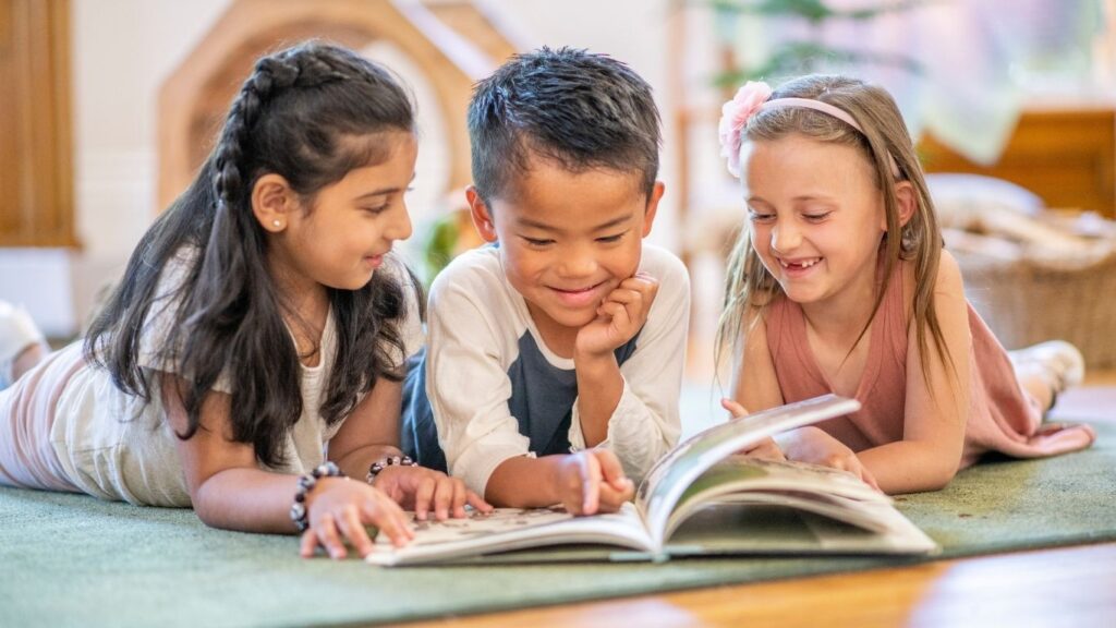 Crianças aprendendo